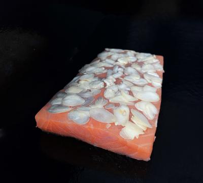 Saku Saumon  Fumé  Confit Amaretto & Amandes